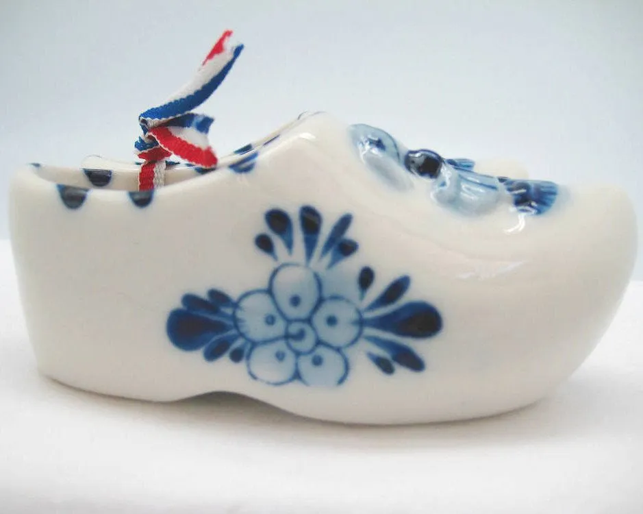 Delft Shoe Pair with Embossed Kiss Design